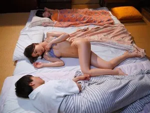 Anh nhân viên quảng cáo và em người yêu ở nhà một mình đang thẩm du