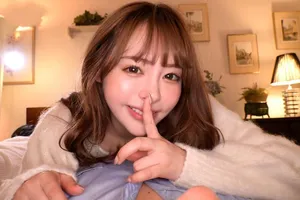 Người mới đến Tiểu Triệu là một cô gái trẻ và ngoan ngoãn. Cô ấy mặc đồng phục JK bằng lụa đen. Cô ấy không quen với điều đó nhưng rất nghiêm túc. Cô ấy mang đến cho mọi người cảm giác như một người bạn gái chu đáo trong suốt cả quá trình.